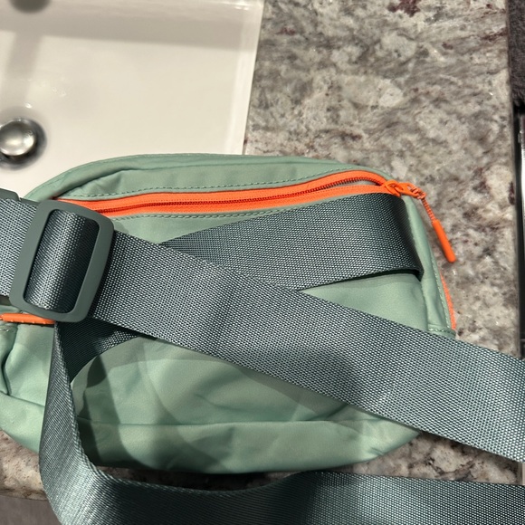 Lululemon belt bag 1L - Picture 4 of 7